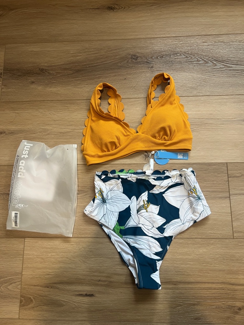 Cupshe Navy Yellow  Floral Scalloped Bikini Set size large NWT
